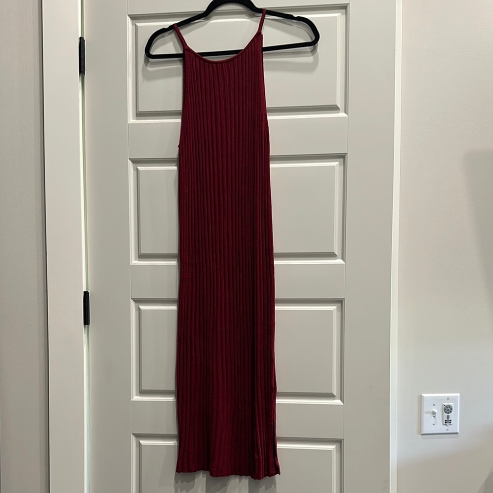 Elegant Burgundy Sleeveless Dress